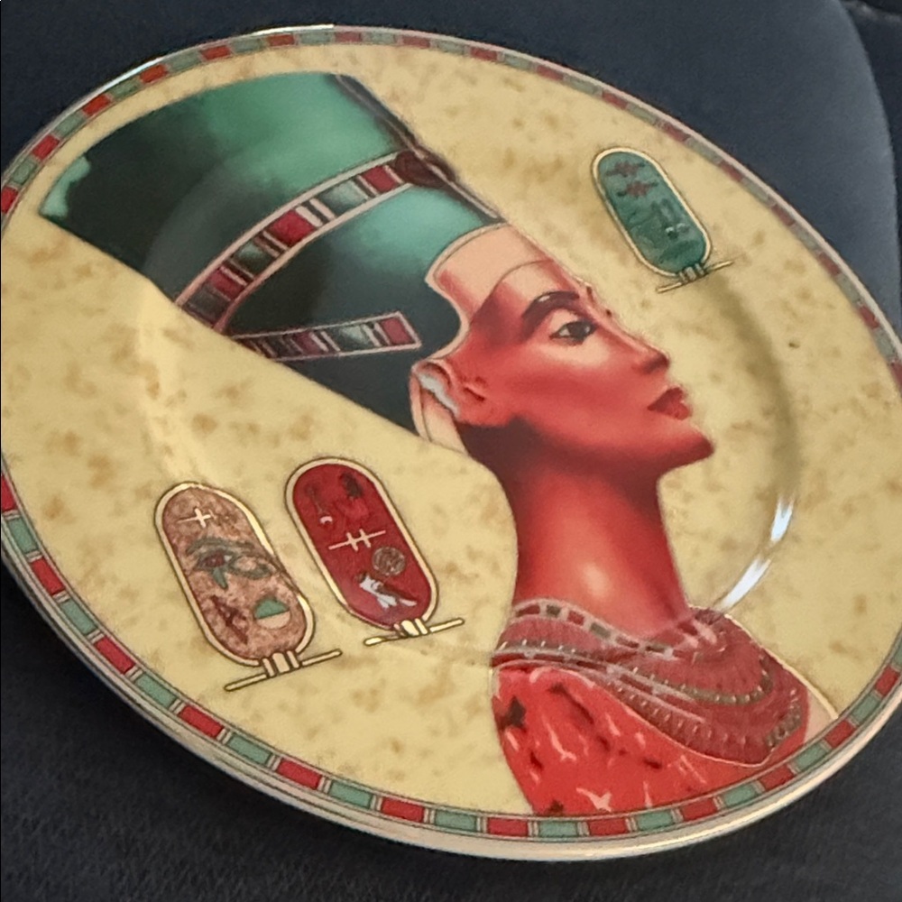 Egyptian Queen Decorative Plate - Picture 2 of 7